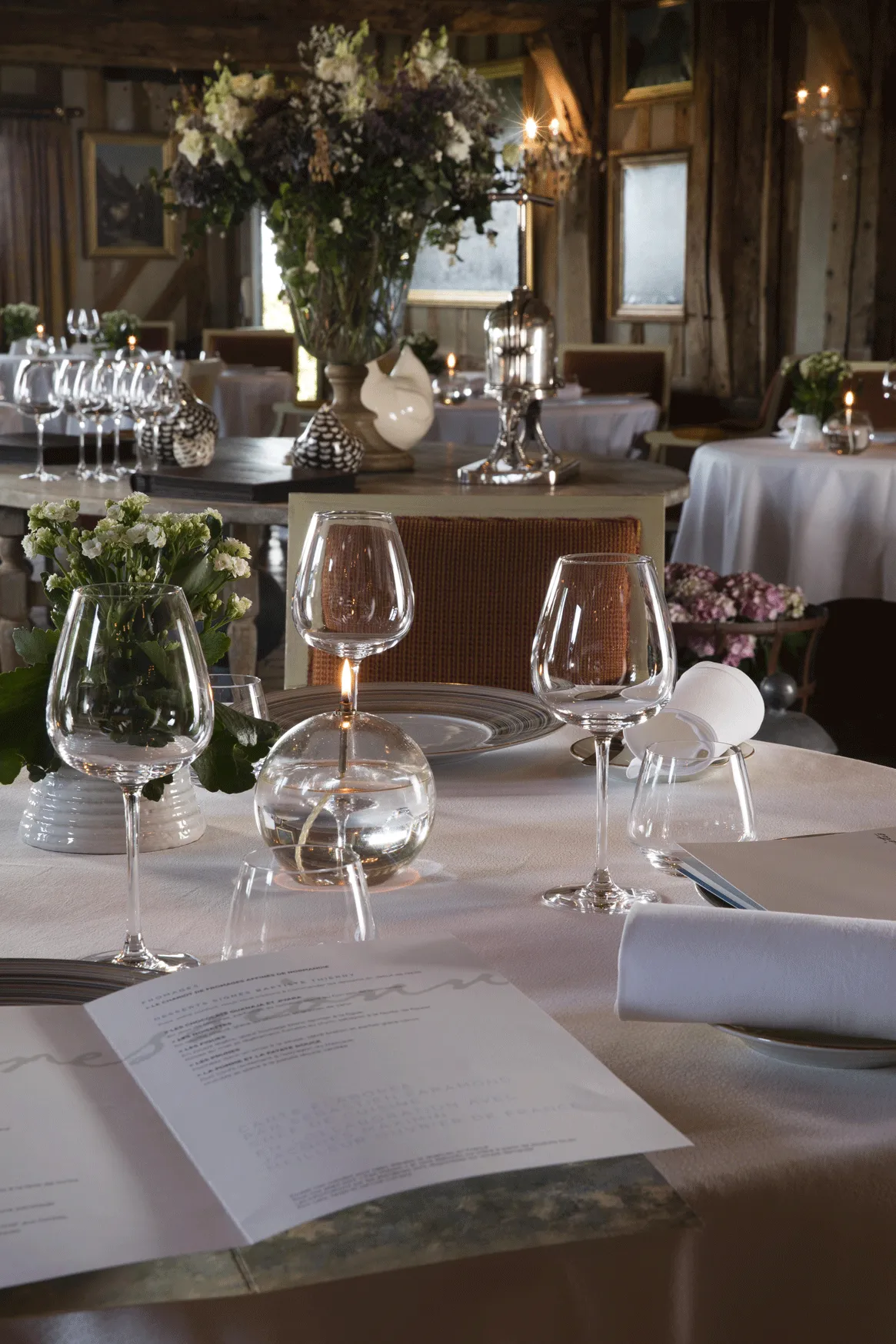 tables dressées au restaurant gastronomique Les Impressionnistes
