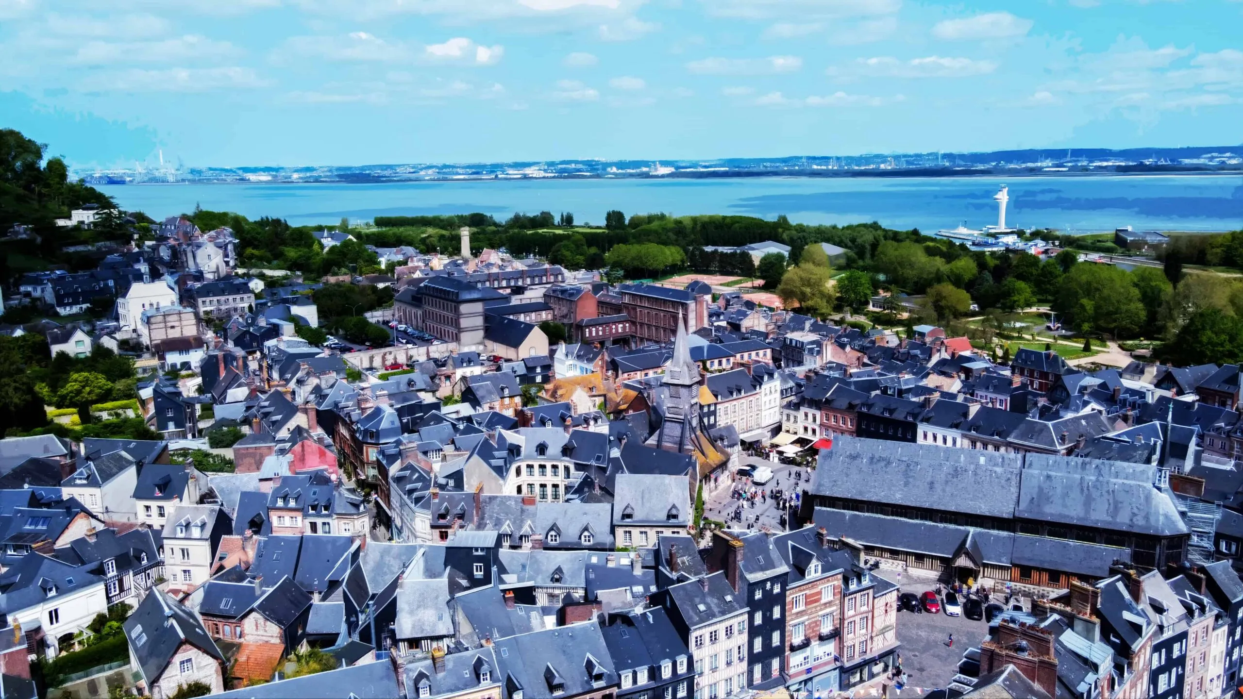 vue aérienne de la ville d'Honfleur